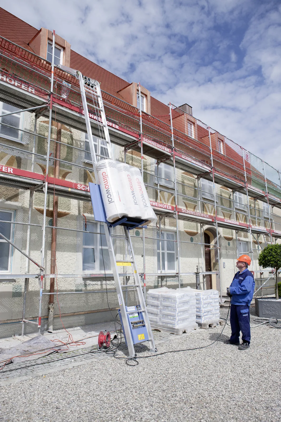 Ladder Hoist
